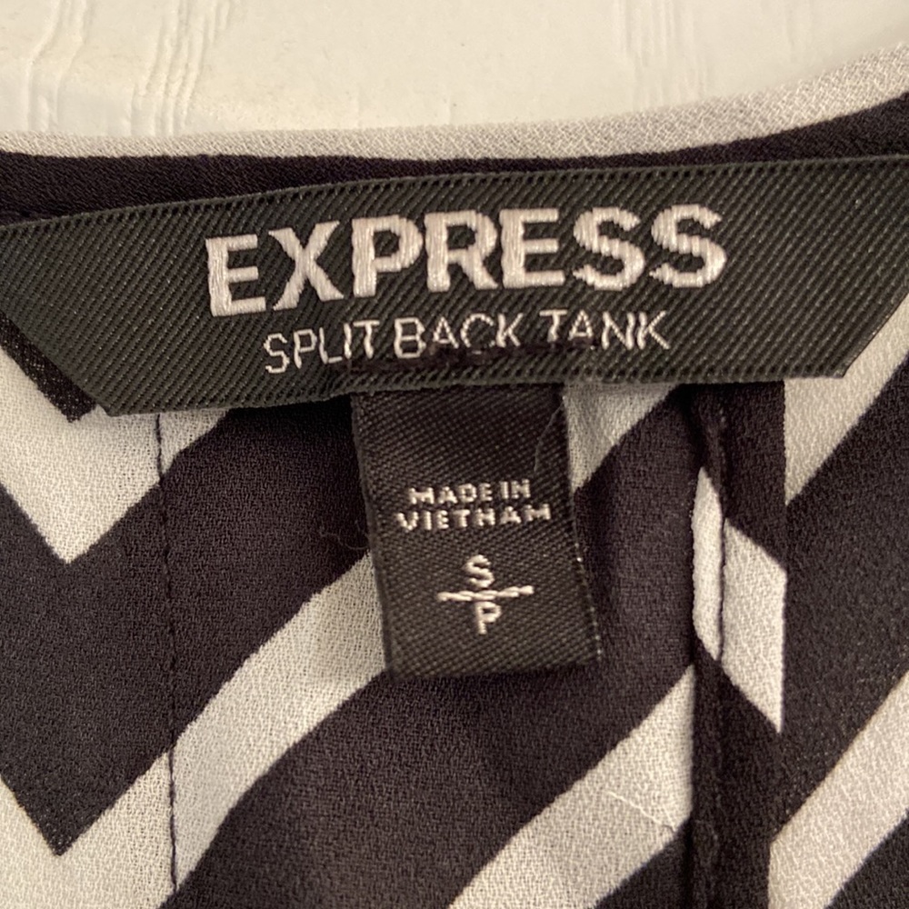 Express Split Back Tank - Picture 4 of 6